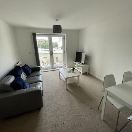 Modern 2-Bed Apartment In The Heart Of Salford Quays Luaran gambar