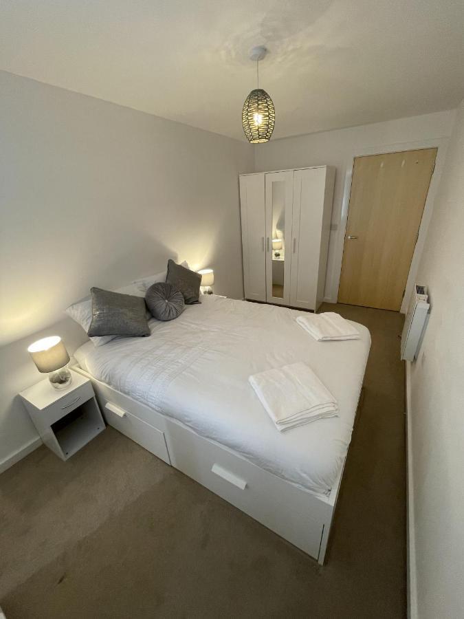 Modern 2-Bed Apartment In The Heart Of Salford Quays Luaran gambar