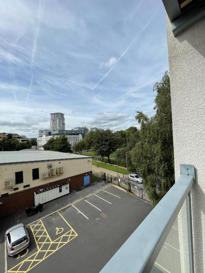 Modern 2-Bed Apartment In The Heart Of Salford Quays Luaran gambar