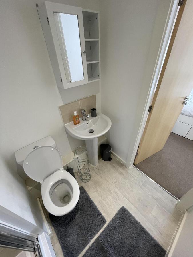 Modern 2-Bed Apartment In The Heart Of Salford Quays Luaran gambar