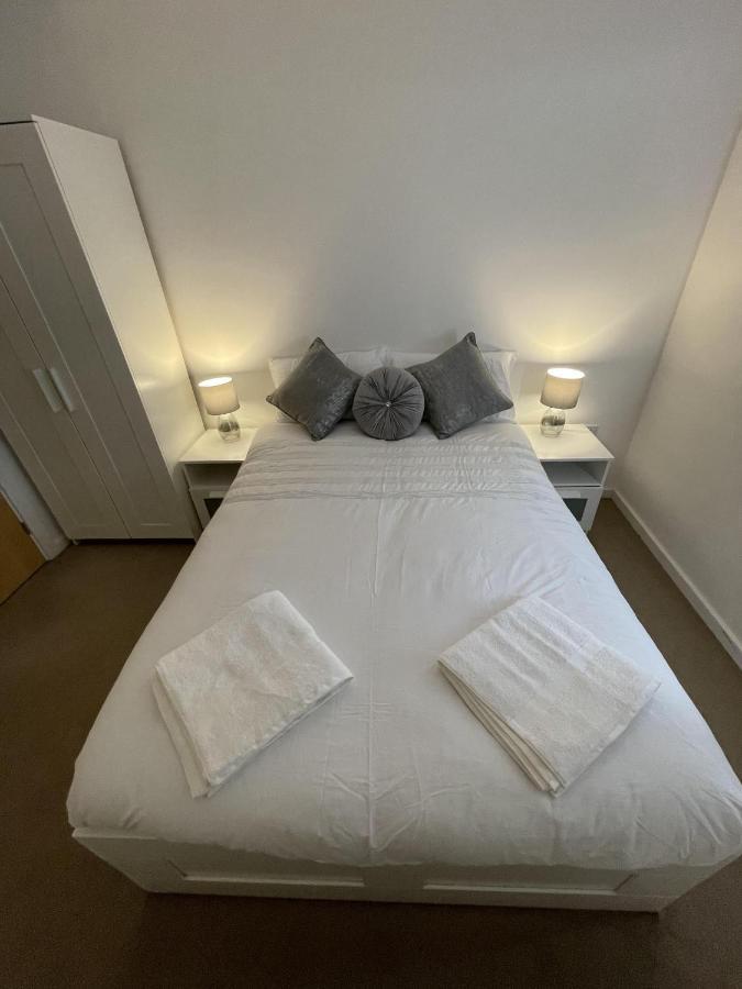 Modern 2-Bed Apartment In The Heart Of Salford Quays Luaran gambar