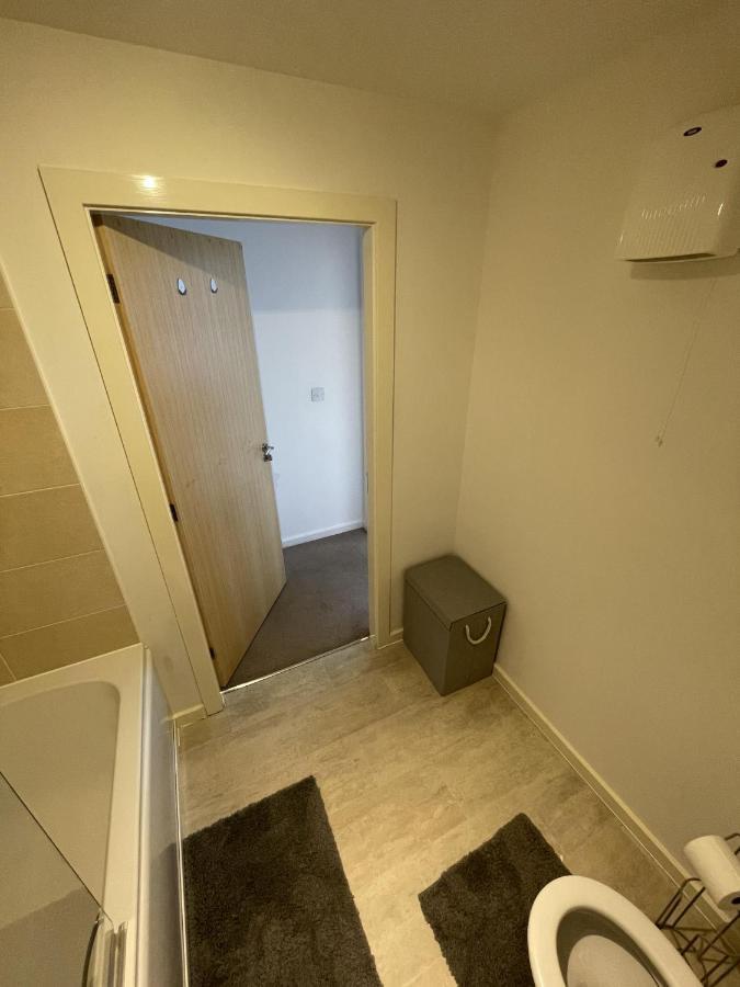 Modern 2-Bed Apartment In The Heart Of Salford Quays Luaran gambar