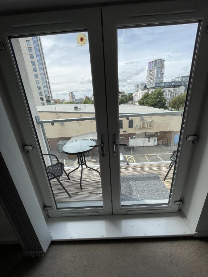 Modern 2-Bed Apartment In The Heart Of Salford Quays Luaran gambar