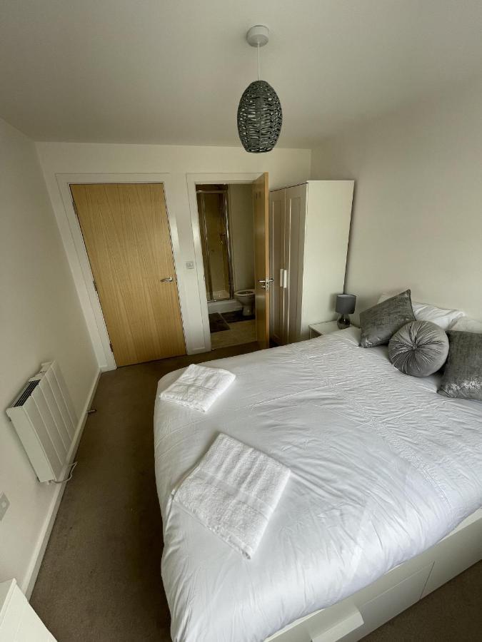 Modern 2-Bed Apartment In The Heart Of Salford Quays Luaran gambar