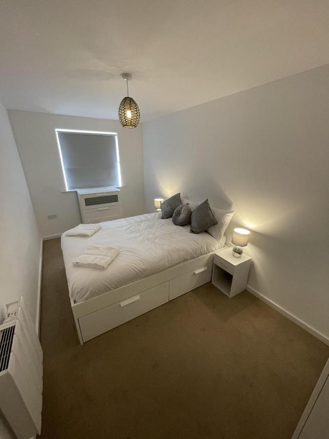 Modern 2-Bed Apartment In The Heart Of Salford Quays Luaran gambar