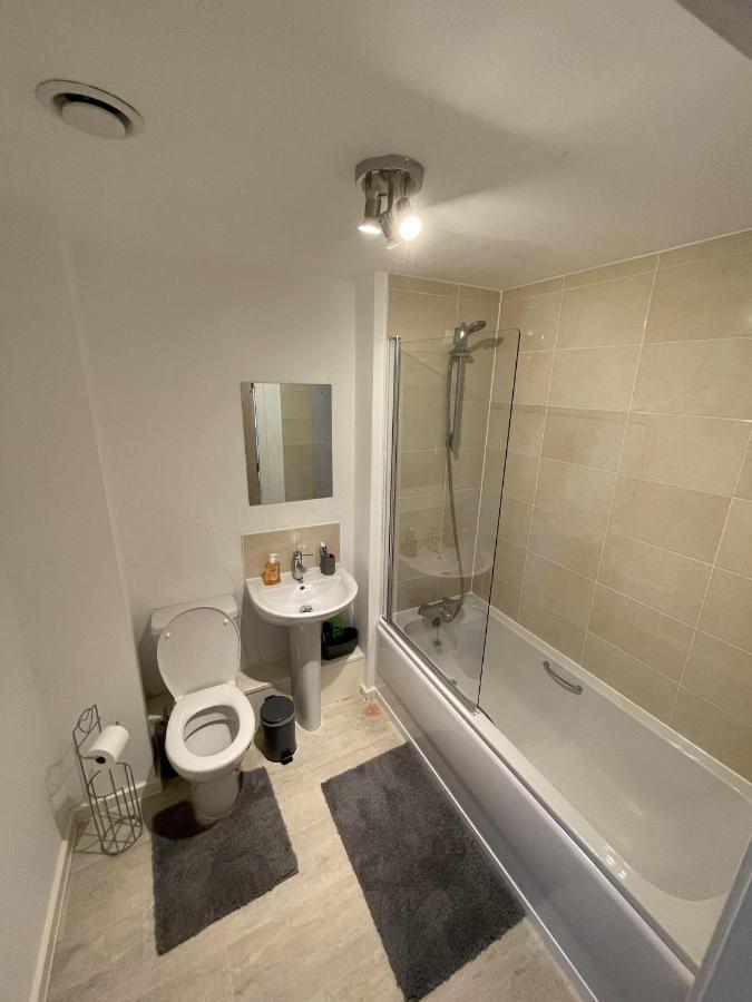 Modern 2-Bed Apartment In The Heart Of Salford Quays Luaran gambar