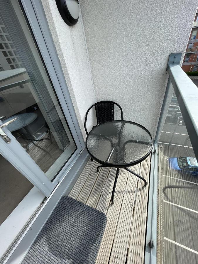 Modern 2-Bed Apartment In The Heart Of Salford Quays Luaran gambar